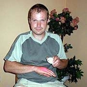 Už 20 rokov trpím ťažkou lupienkou (psoriázou).... Pôvodne som si ho požičal na skúšku, aby som neurazil dobrú kamarátku, ktorá mi túto možnosť ponúkla, a s presvedčením, že ho zase v kľude vrátim, pretože ako iné metódy, ktoré som vyskúšal mi asi v ničom nepomôže. Ale nevrátil som! Naopak rád som ho zaplatil a s údivom som ďalej využíval jeho skvelé schopnosti.